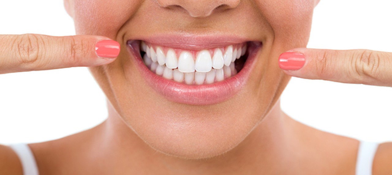 The Difference between Dental Implants and Dentures?